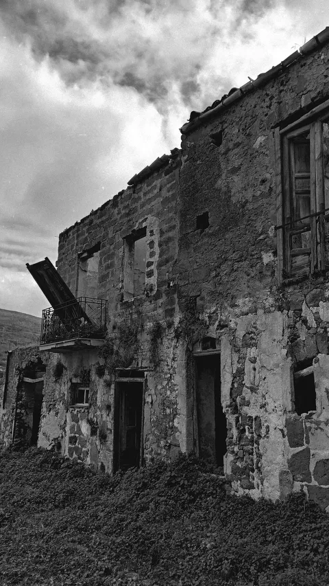 Lire la suite à propos de l’article Poggioreale, ou la ville fantôme sicilienne avalée et recrachée en ruine poétique